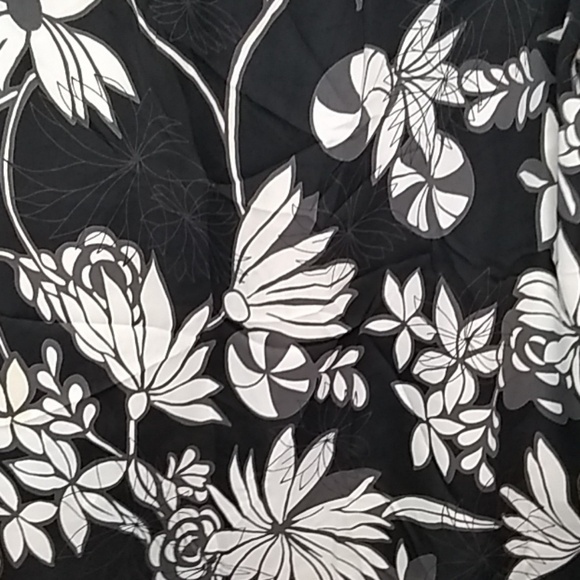 Old Navy black and white tank - Picture 3 of 4